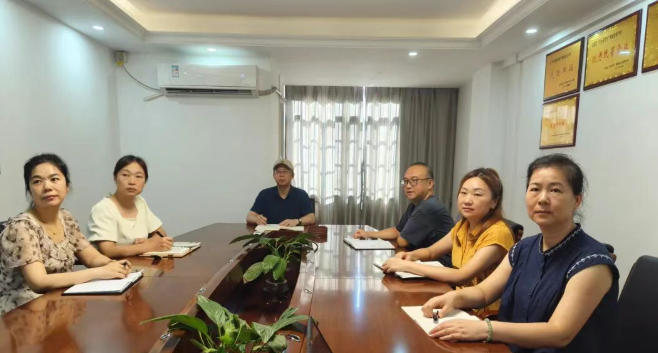 衡陽華程醫(yī)院黨支部組織觀看抗戰(zhàn)勝利日閱兵凝聚愛國···